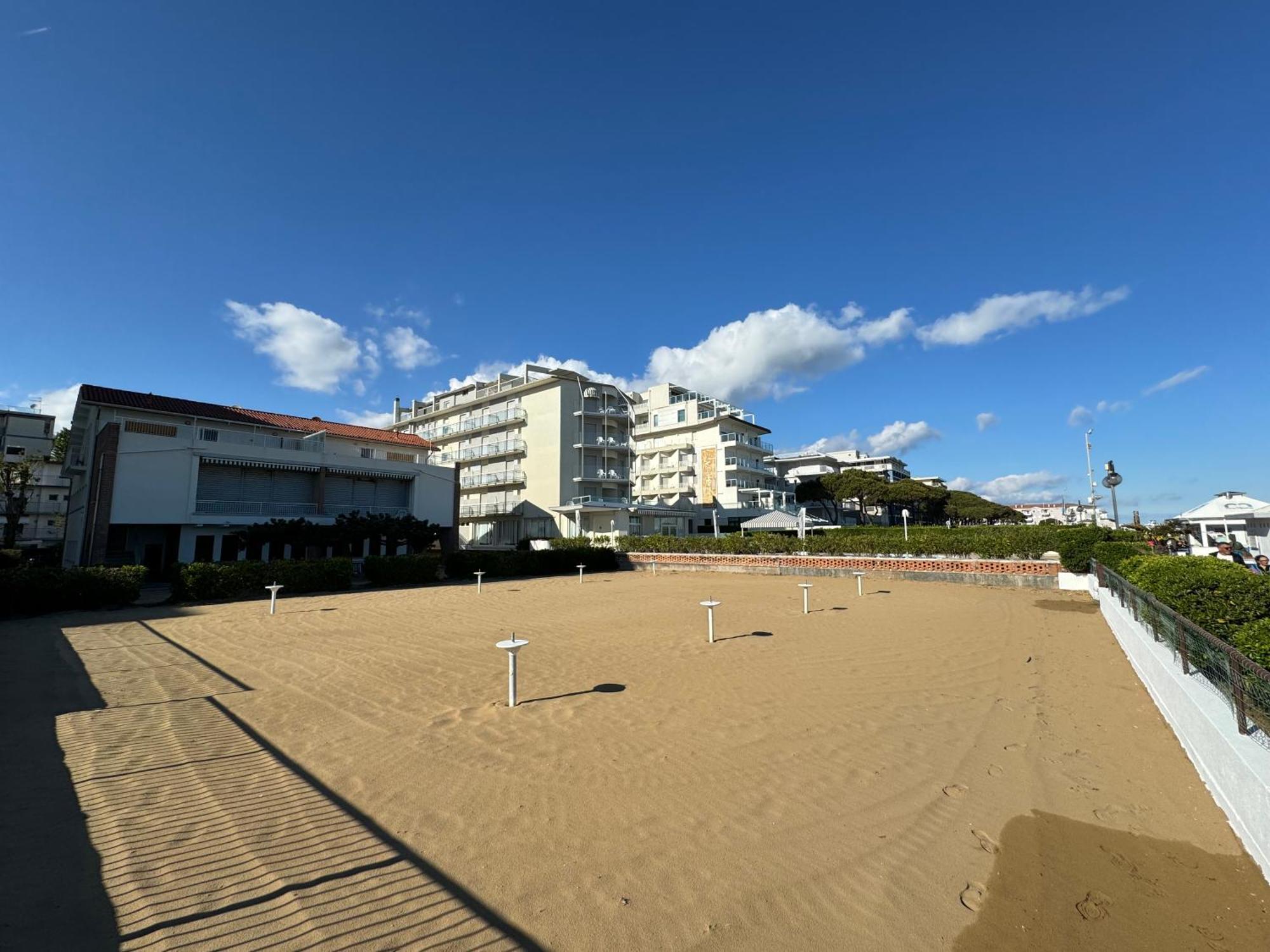 App4Rent Villa Zanetti - Appartamenti Con Spiaggia Privata Frontemare Lido di Jesolo Eksteriør billede