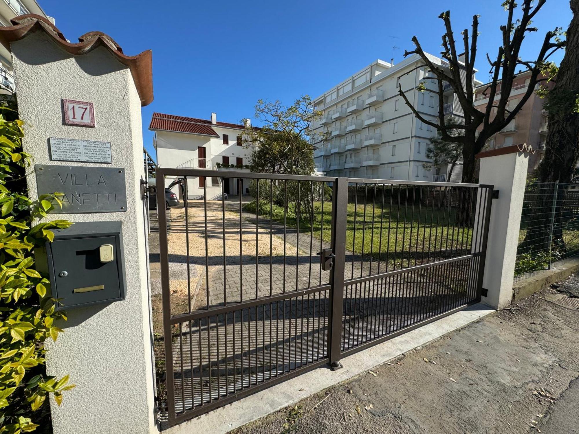App4Rent Villa Zanetti - Appartamenti Con Spiaggia Privata Frontemare Lido di Jesolo Eksteriør billede