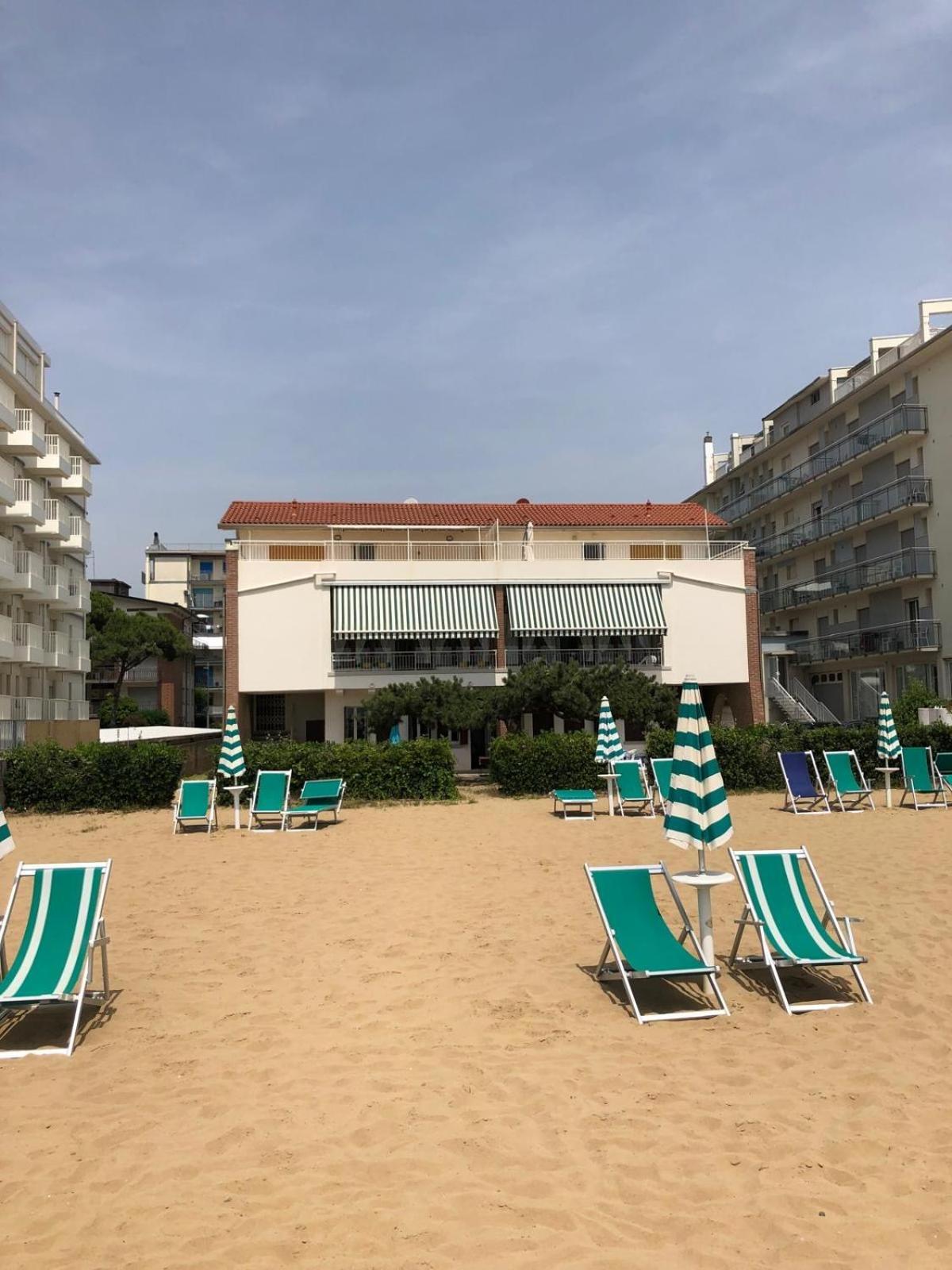 App4Rent Villa Zanetti - Appartamenti Con Spiaggia Privata Frontemare Lido di Jesolo Eksteriør billede